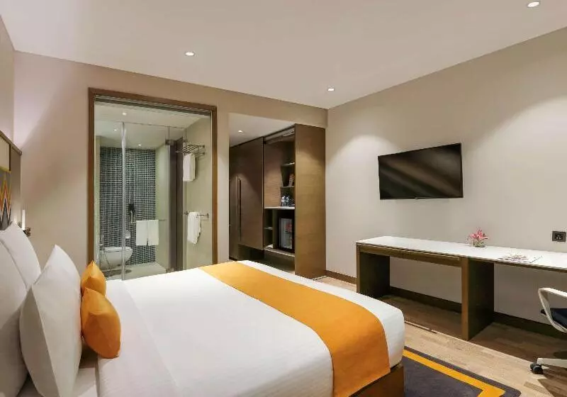 キングサイズベッドのスーペリアルーム, Novotel Guwahati Gs Road