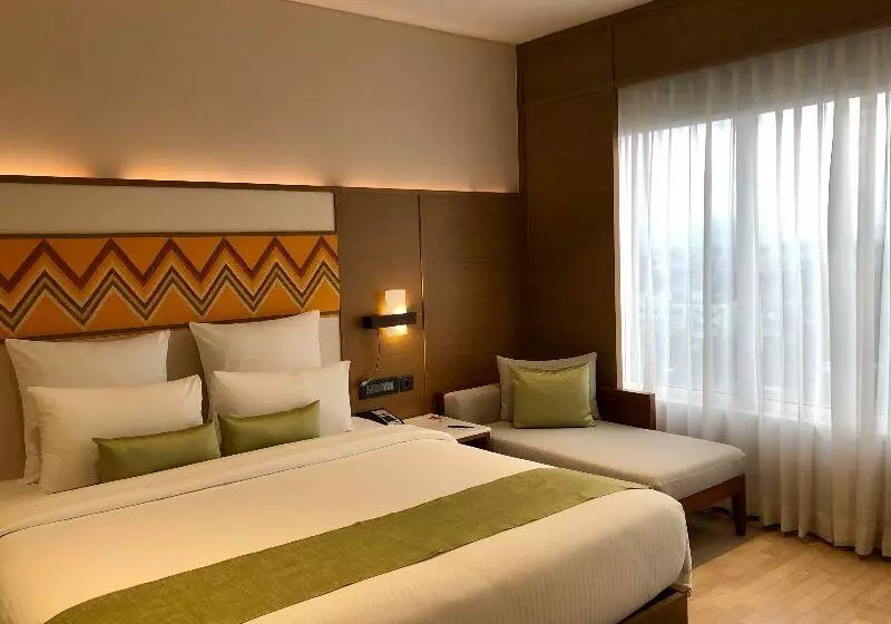 キングサイズベッドのスーペリアルーム, Novotel Guwahati Gs Road
