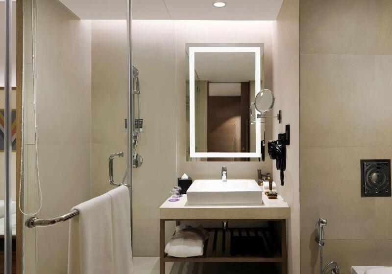 اتاق سوپریور با تخت بزرگ, Novotel Guwahati Gs Road