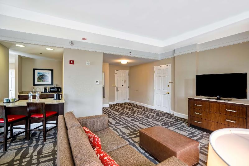 اتاق اجرایی با تخت بزرگ, Novotel Guwahati Gs Road