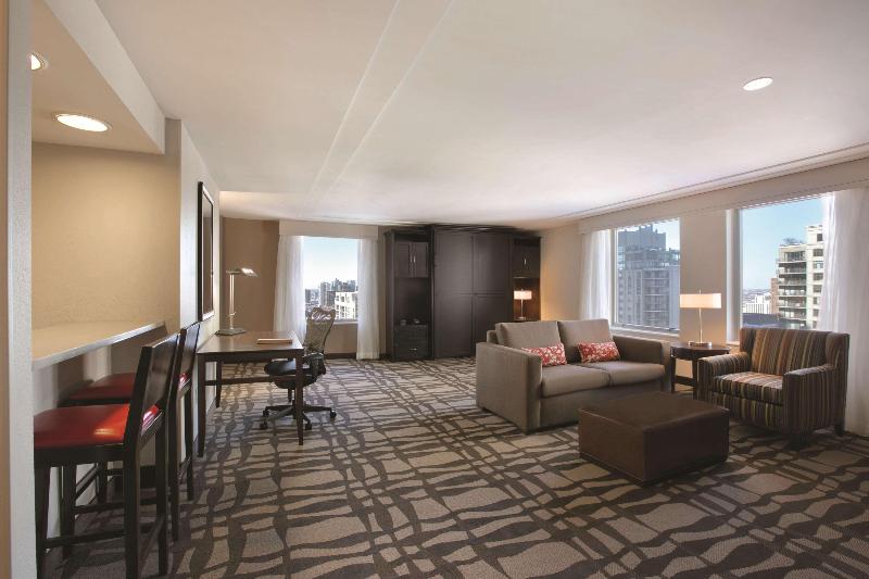 اتاق اجرایی با تخت بزرگ, Novotel Guwahati Gs Road