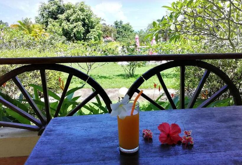 Bungalow Deluxe, Q Bungalows