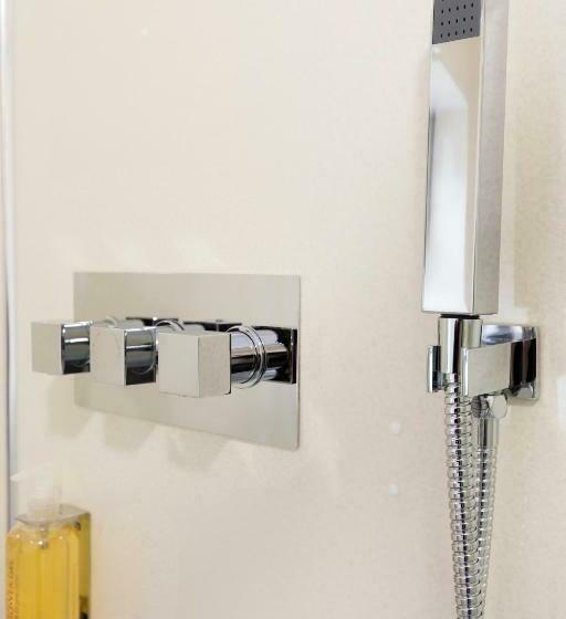 חדר סטנדרט לשלושה, The Laurels B&b