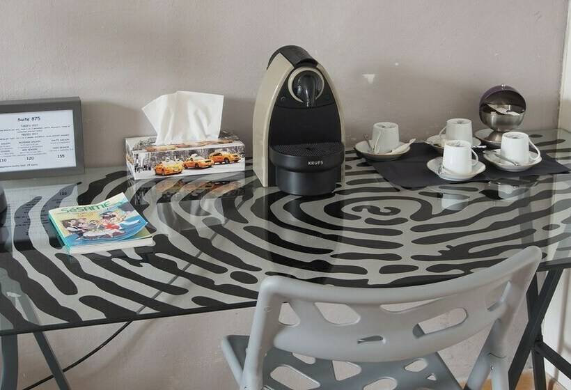 اتاق خانوادگی, A La Maison