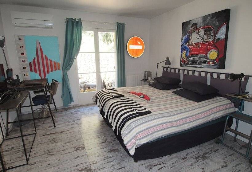 اتاق استاندارد, A La Maison