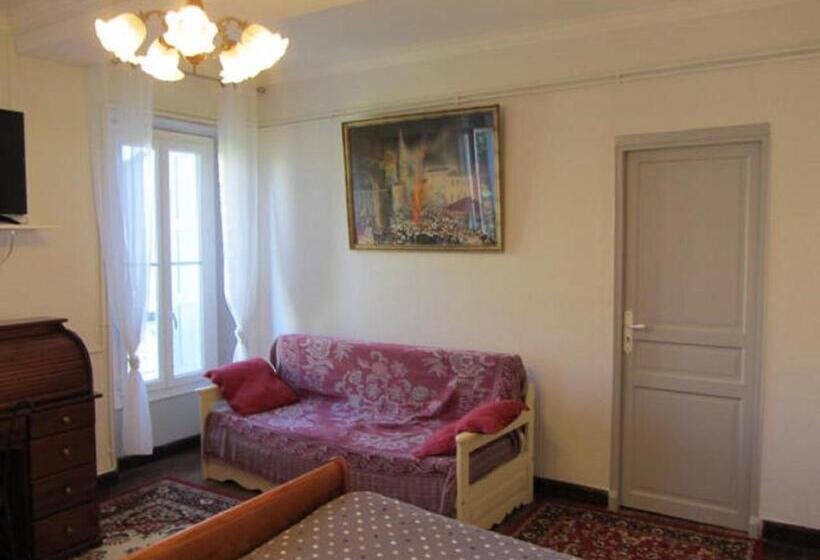 سوییت با چشم‌انداز باغ, Aude Citecity