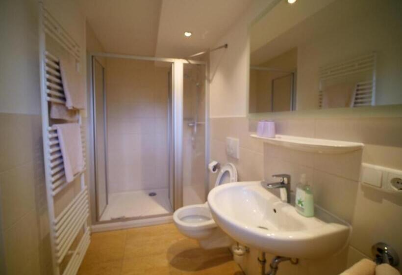 1 Sovrums Lägenhet med Terass, Gästehaus Bergwald