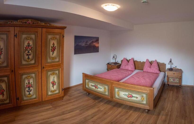 1 Sovrums Lägenhet med Terass, Gästehaus Bergwald