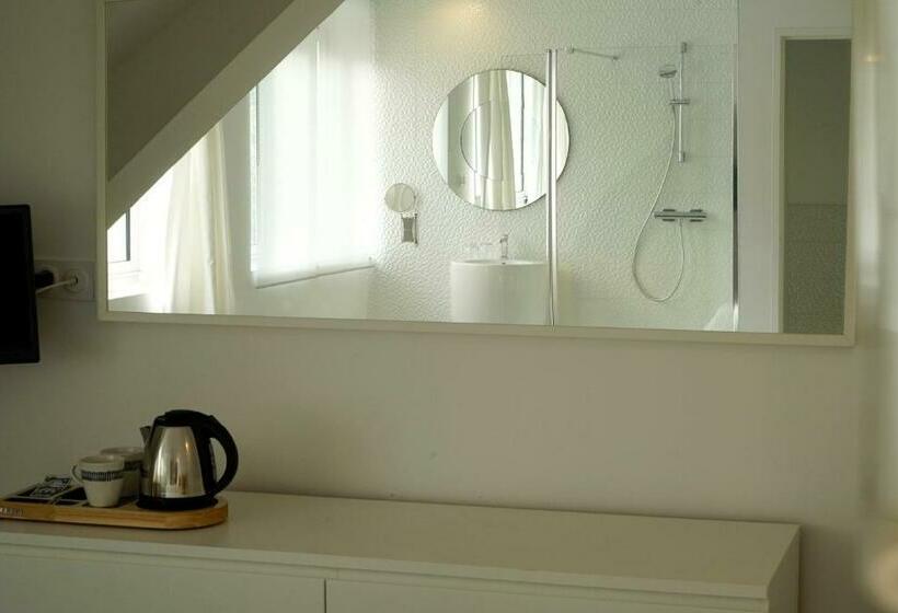 غرفة قياسية إطلالة جانبية علي البحر, La Villa Des Sables