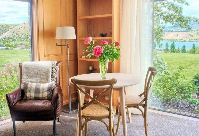 إستوديو ديلوكس, Mt Michael Lodge