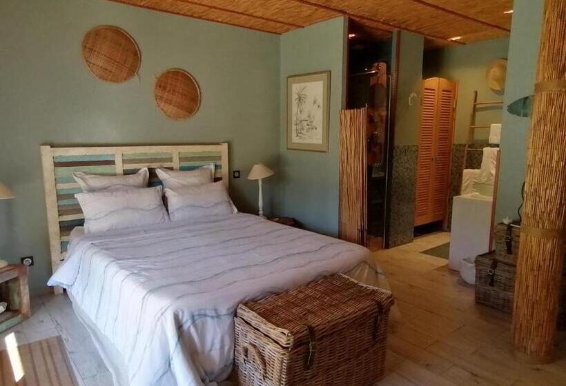 Трехместный Номер Стандарт Вид на Бассейн, Via Bahia   Maison D Hôtes