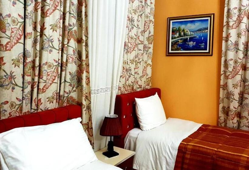 سوییت با چشم‌انداز باغ, Vila 15   Center