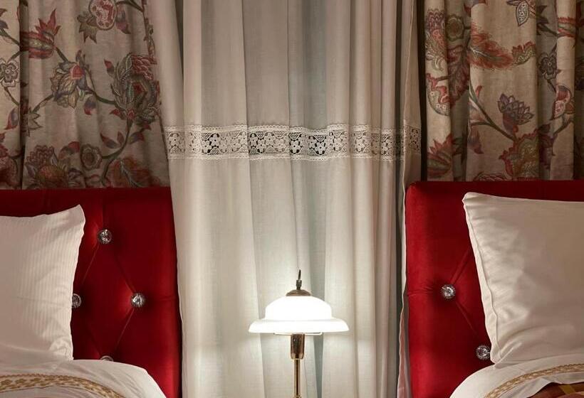 سوییت با چشم‌انداز باغ, Vila 15   Center