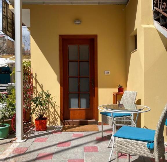 اتاق لوکس, Vila 15   Center