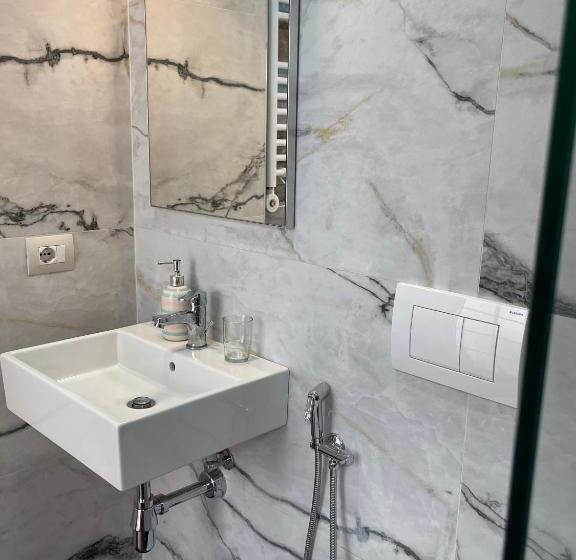 اتاق لوکس, Vila 15   Center