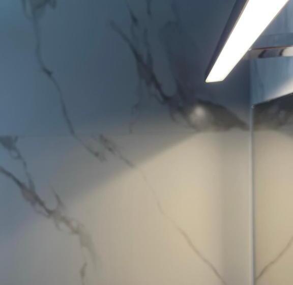 اتاق لوکس, Vila 15   Center