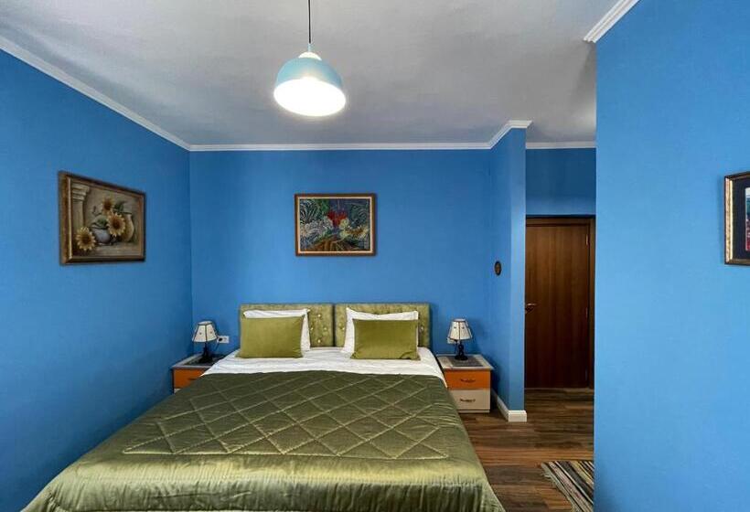 اتاق لوکس, Vila 15   Center