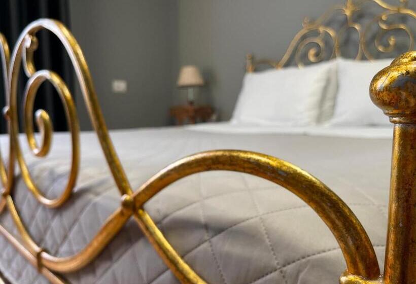 اتاق لوکس, Vila 15   Center