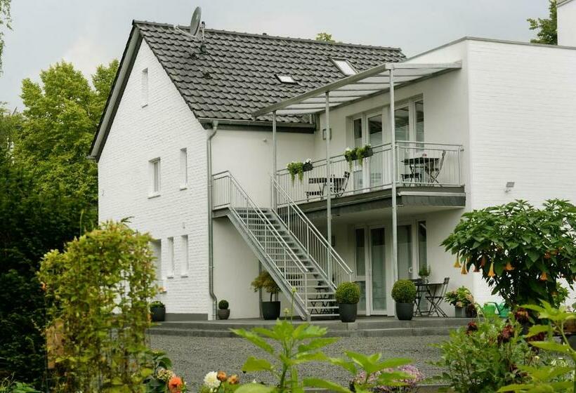 Номер Стандарт Индивидуальный с Балконом, Bed & Breakfast Meerbusch