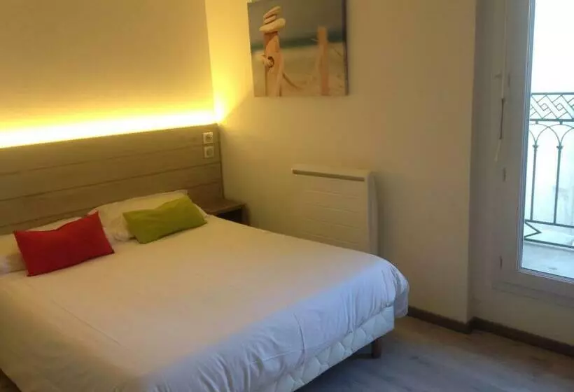 Standard Room, Restaurant Du Port