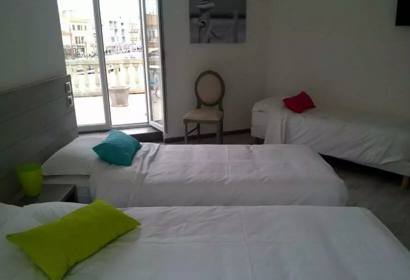 Standard Room with Terrace, Restaurant Du Port