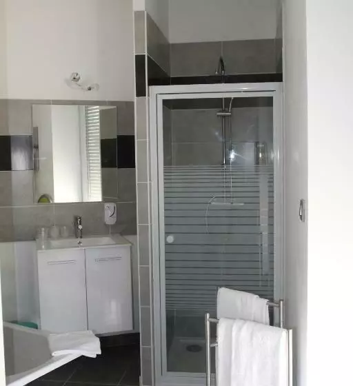 Standard Room with Terrace, Restaurant Du Port