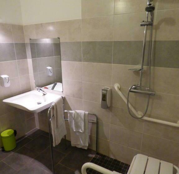 غرفة قياسية لذوى الاحتياجات الخاصة, Restaurant Du Port