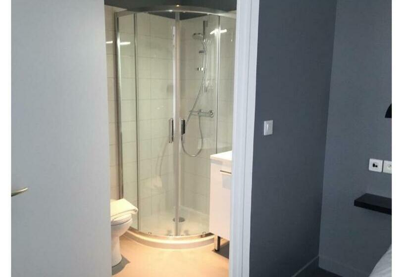 غرفة قياسية فردية, Au Bout Du Quai