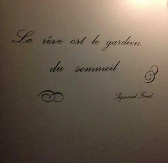 غرفة قياسية, Au Bout Du Quai