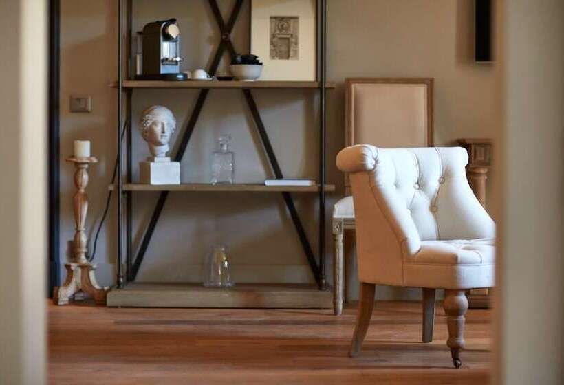 Люкс, Domaine De Fontenille