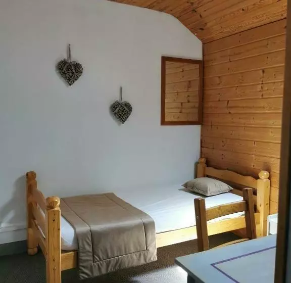 Standard Triple Room, Hôtel Au Feu De Bois Bar à Vin Le 1605