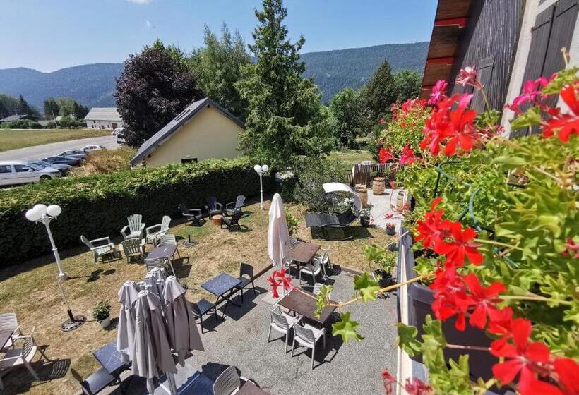 패밀리 룸, Hôtel Au Feu De Bois Bar à Vin Le 1605