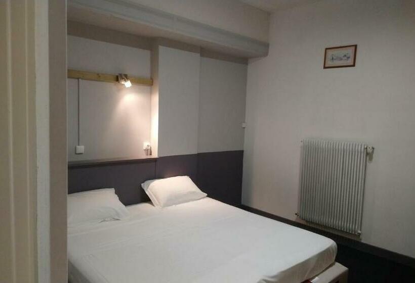 스탠다드 트리플 룸, Hôtel Du Palais