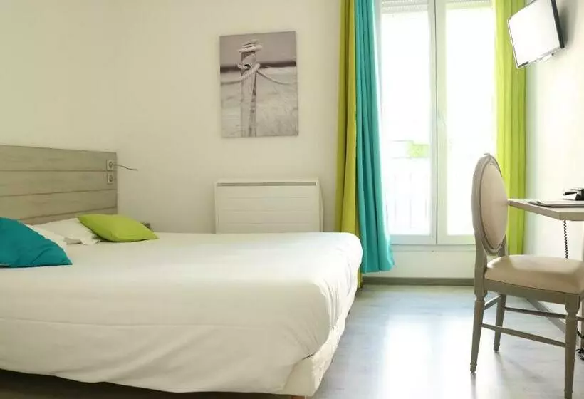 Standard Room with Balcony, Restaurant Du Port