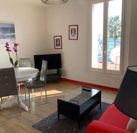 1 Bedroom Apartment Sea View, Restaurant Du Port