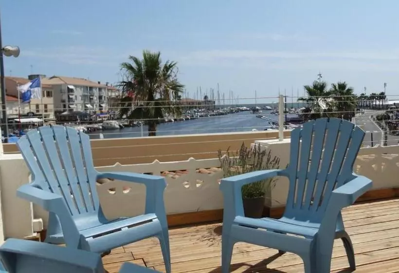 1 Bedroom Apartment with Terrace Sea View, Restaurant Du Port