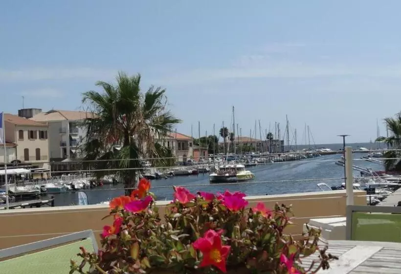 1 Bedroom Apartment with Terrace Sea View, Restaurant Du Port