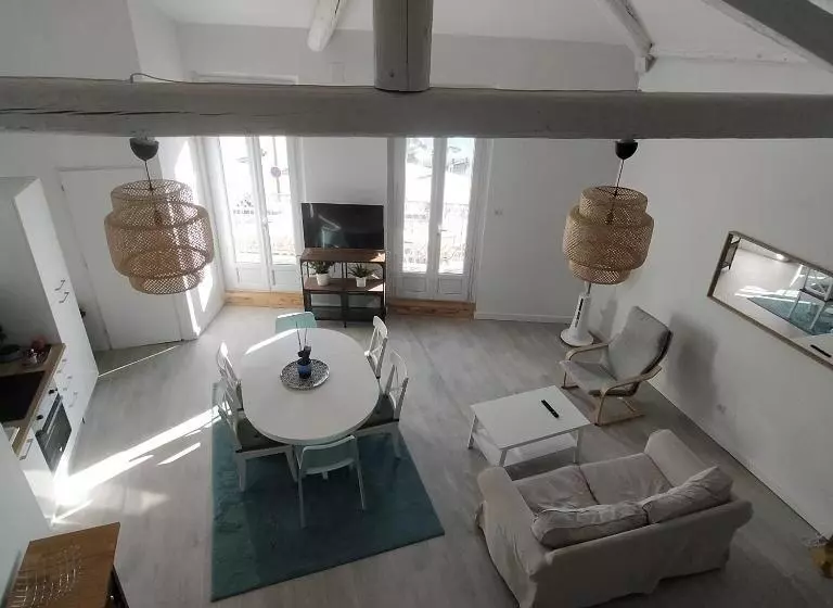 1 Bedroom Apartment Sea View with Balcony, Restaurant Du Port