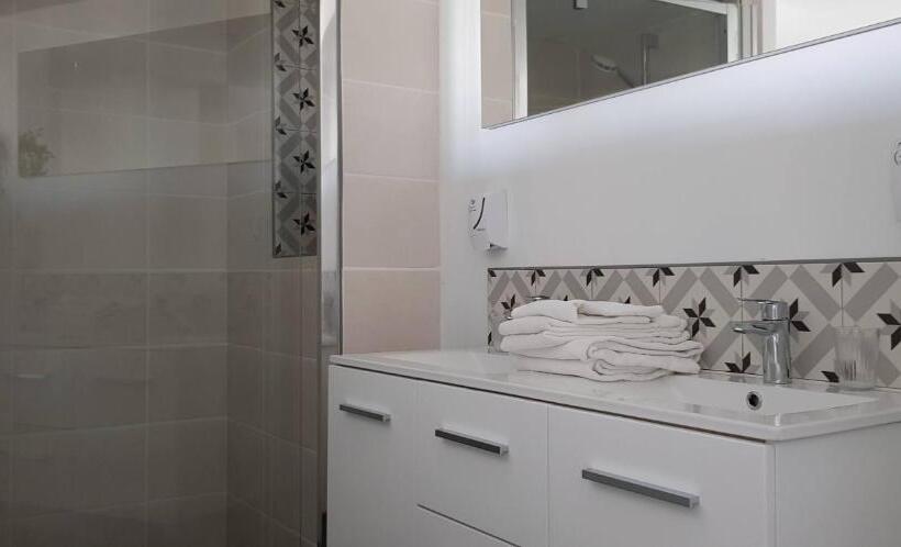 شقة غرفة نوم واحدة مطلة علي البحر مزوَّدة بشُرفة, Restaurant Du Port