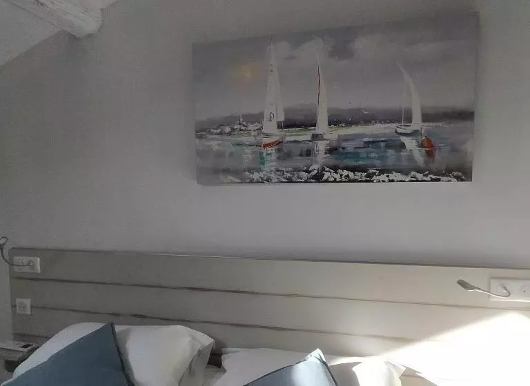 1 Bedroom Apartment Sea View with Balcony, Restaurant Du Port