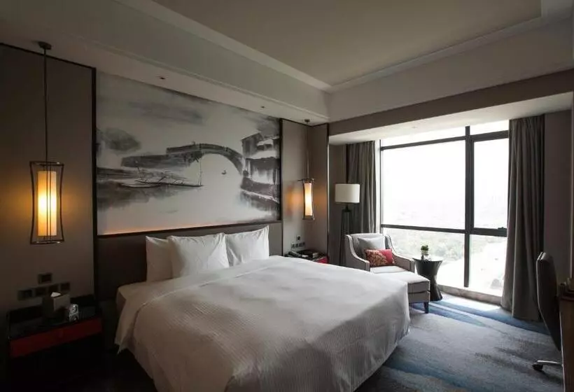 Deluxe room with river view, Wanda Realm Yiwu