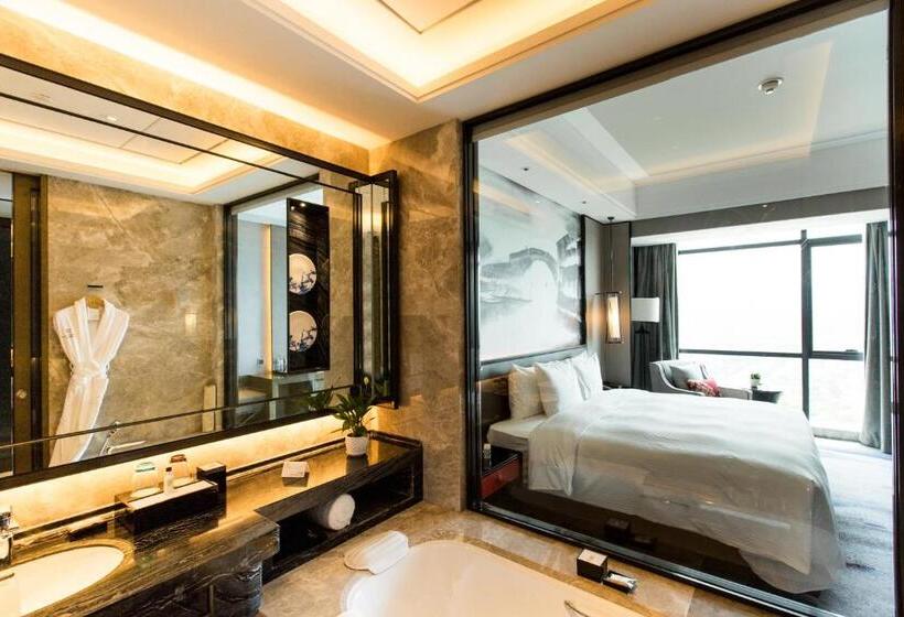Deluxe room with river view, Wanda Realm Yiwu