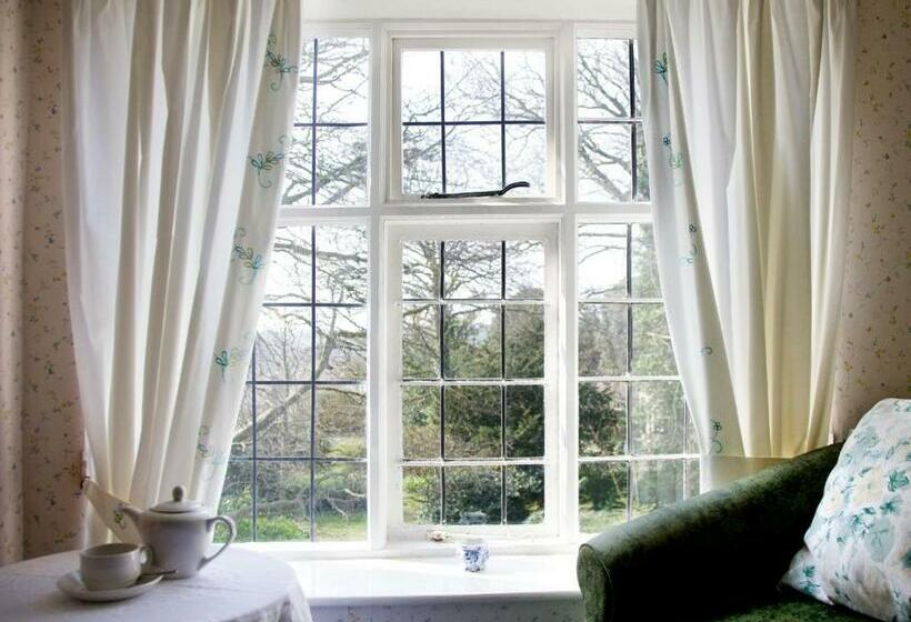 标准单人间, The Grove Cromer