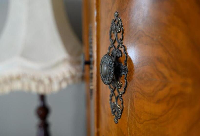 标准间, The Grove Cromer