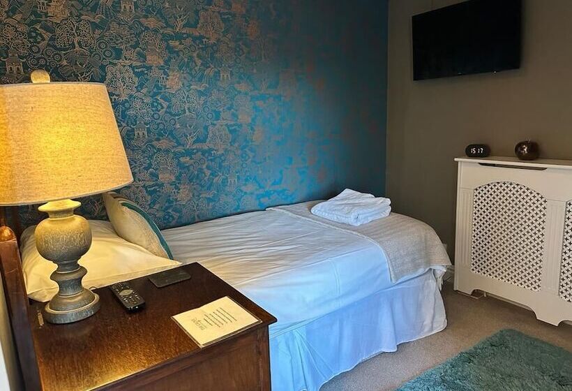 标准单人间, The Grove Cromer