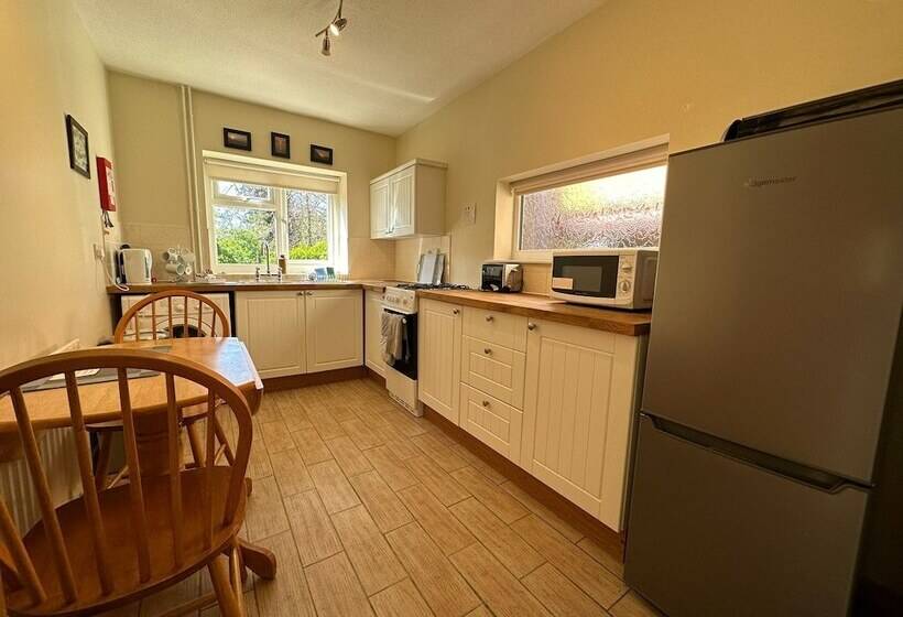 1间卧室的房子, The Grove Cromer