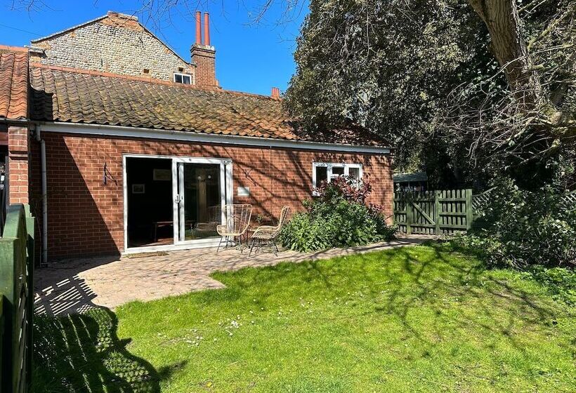 1间卧室的房子, The Grove Cromer