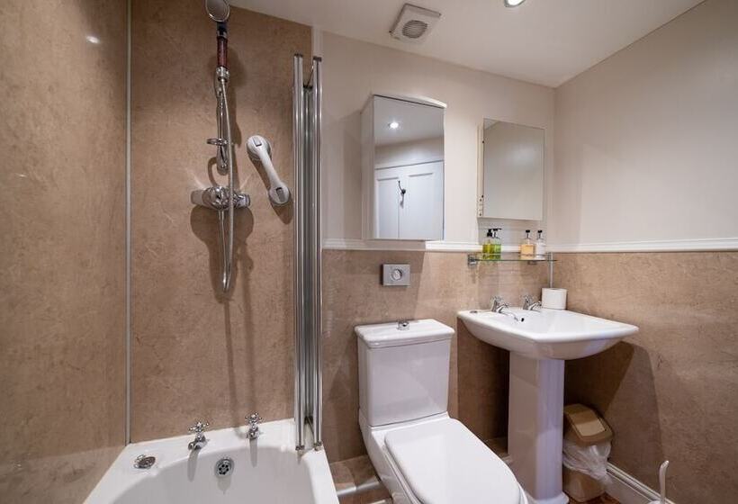 标准间, The Grove Cromer