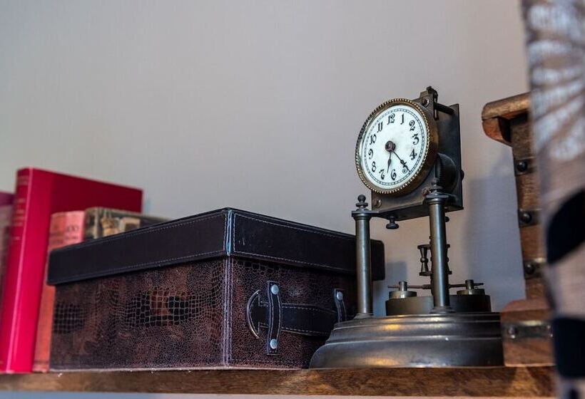 标准间, The Grove Cromer