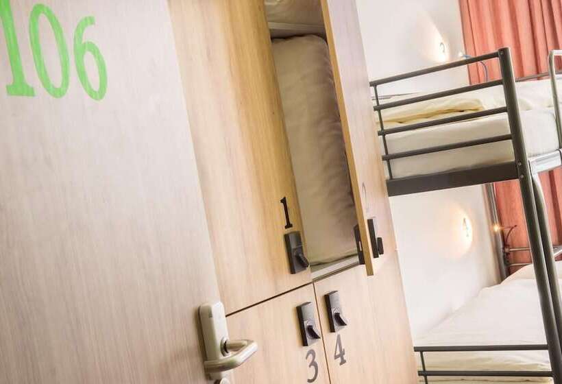 Quarto Estandar, Airport Hostel